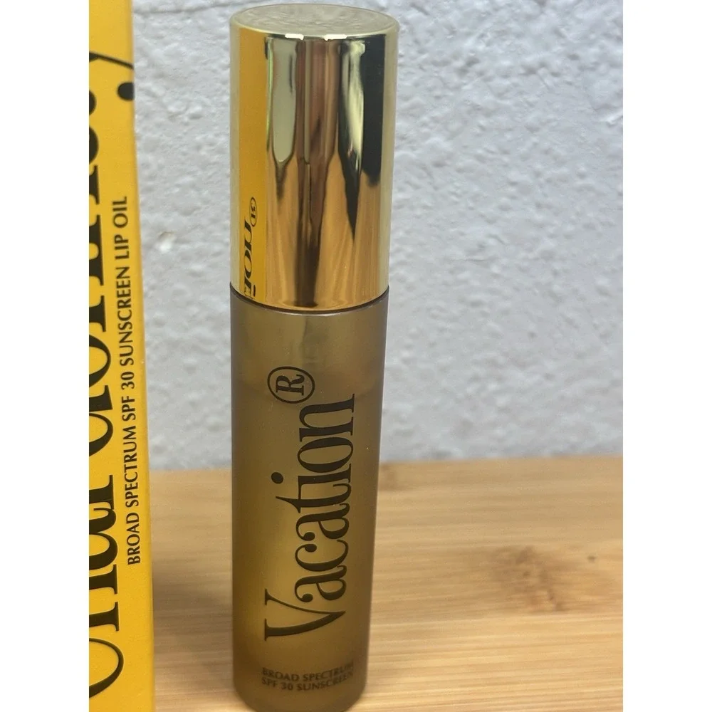 Vacation Chardonnay Sunscreen Lip Oil 0.2 oz. SPF 30‎ Exp. 3/28